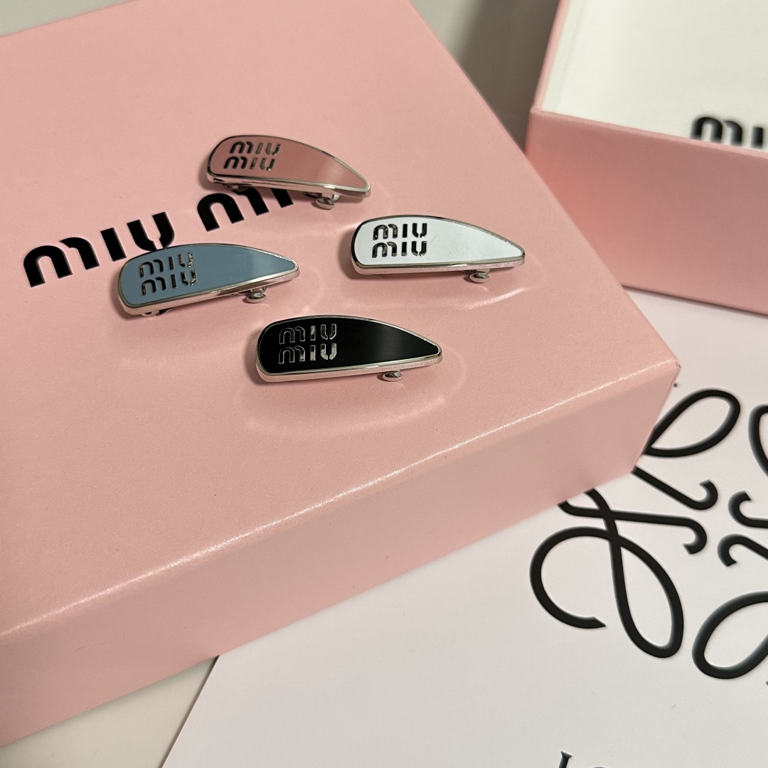  （单个）配专柜包装 
MiuMiu（缪缪）最新爆款五金抓夹
中古vintage复古抓夹
优雅的girl