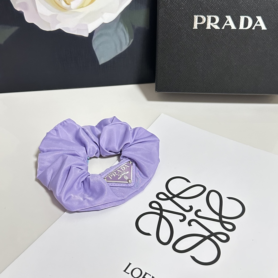 （单个）配全套包装Prada（普拉达）爆款发圈，专柜款出货一看就特别高档 超级百搭 必须自留