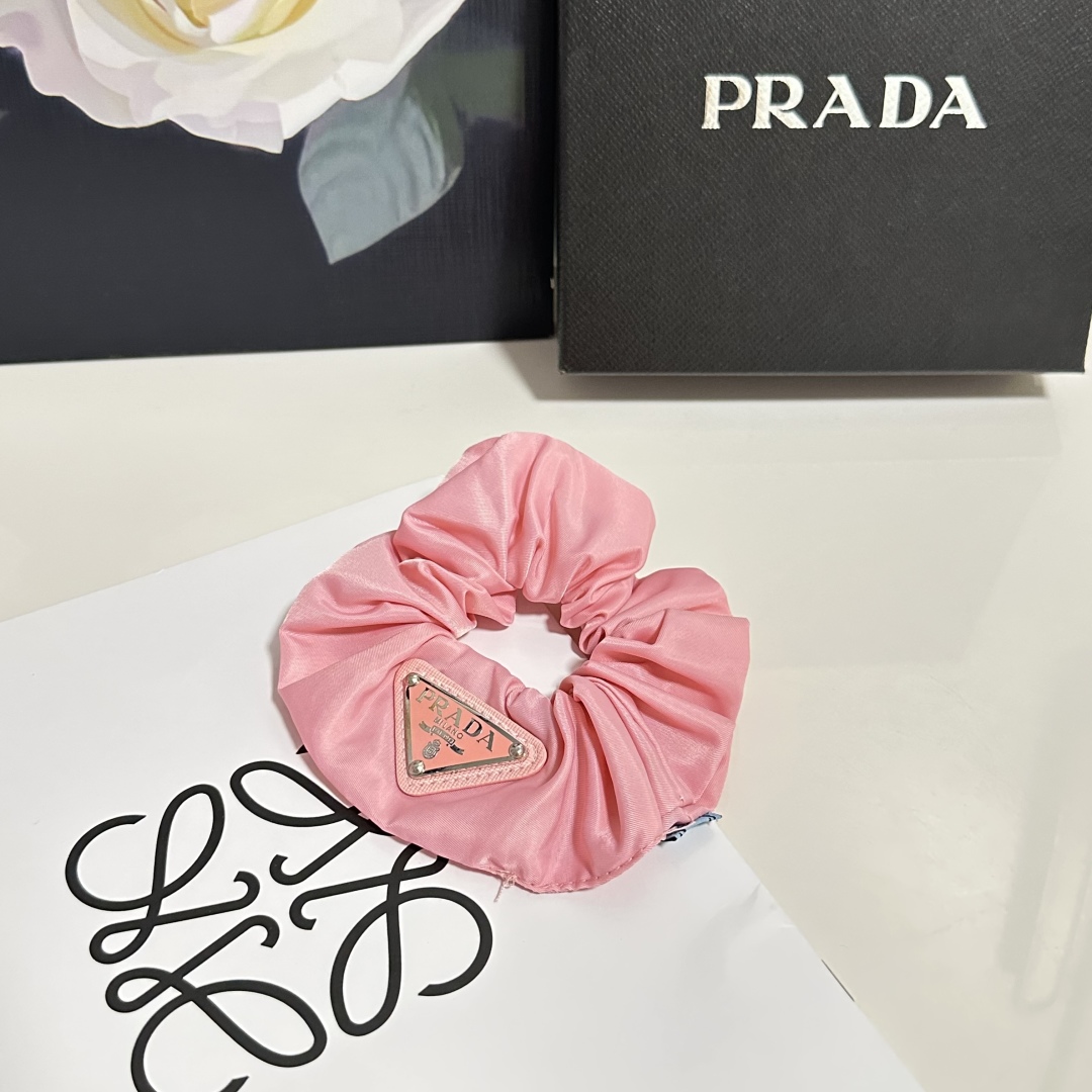 （单个）配全套包装Prada（普拉达）爆款发圈，专柜款出货一看就特别高档 超级百搭 必须自留