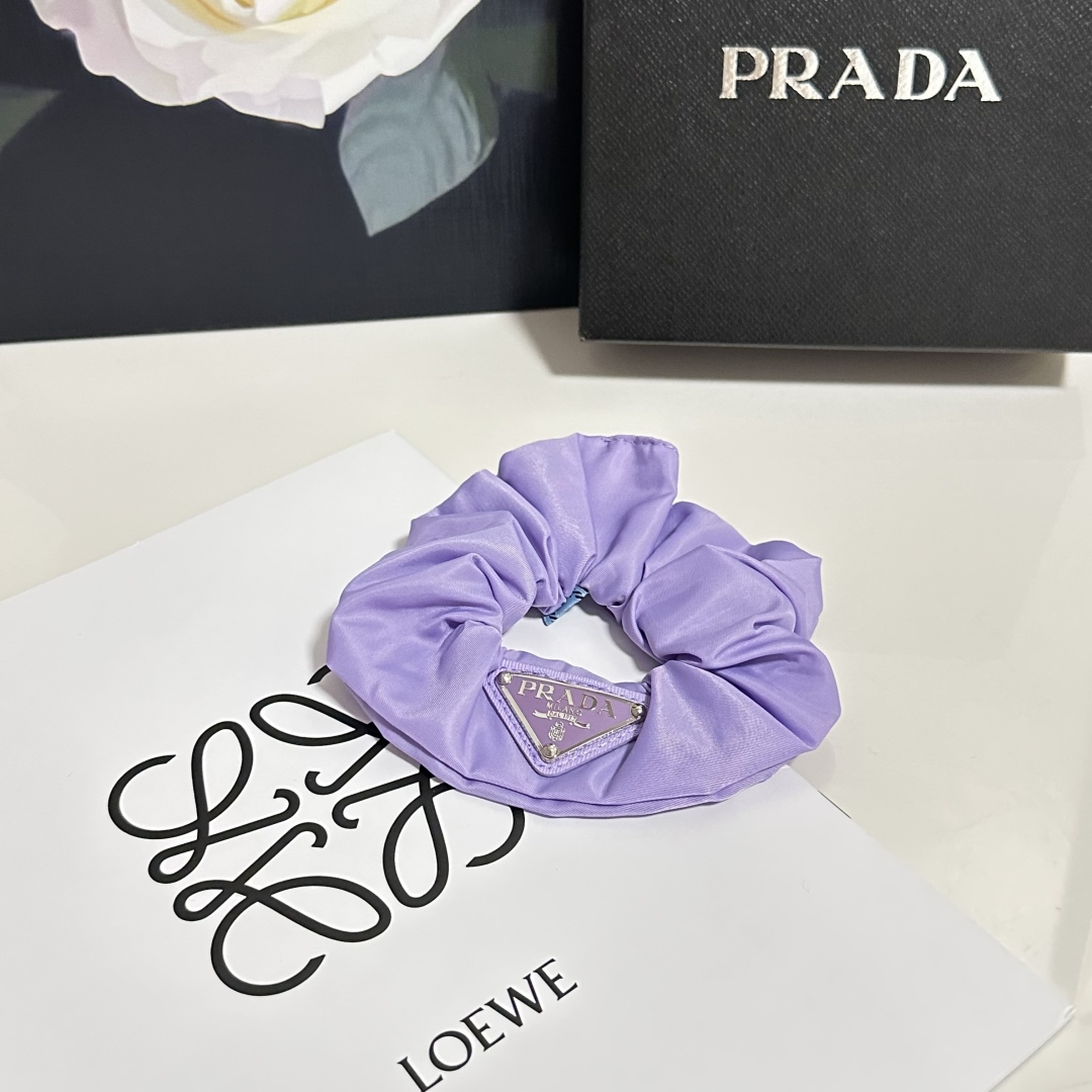（单个）配全套包装Prada（普拉达）爆款发圈，专柜款出货一看就特别高档 超级百搭 必须自留