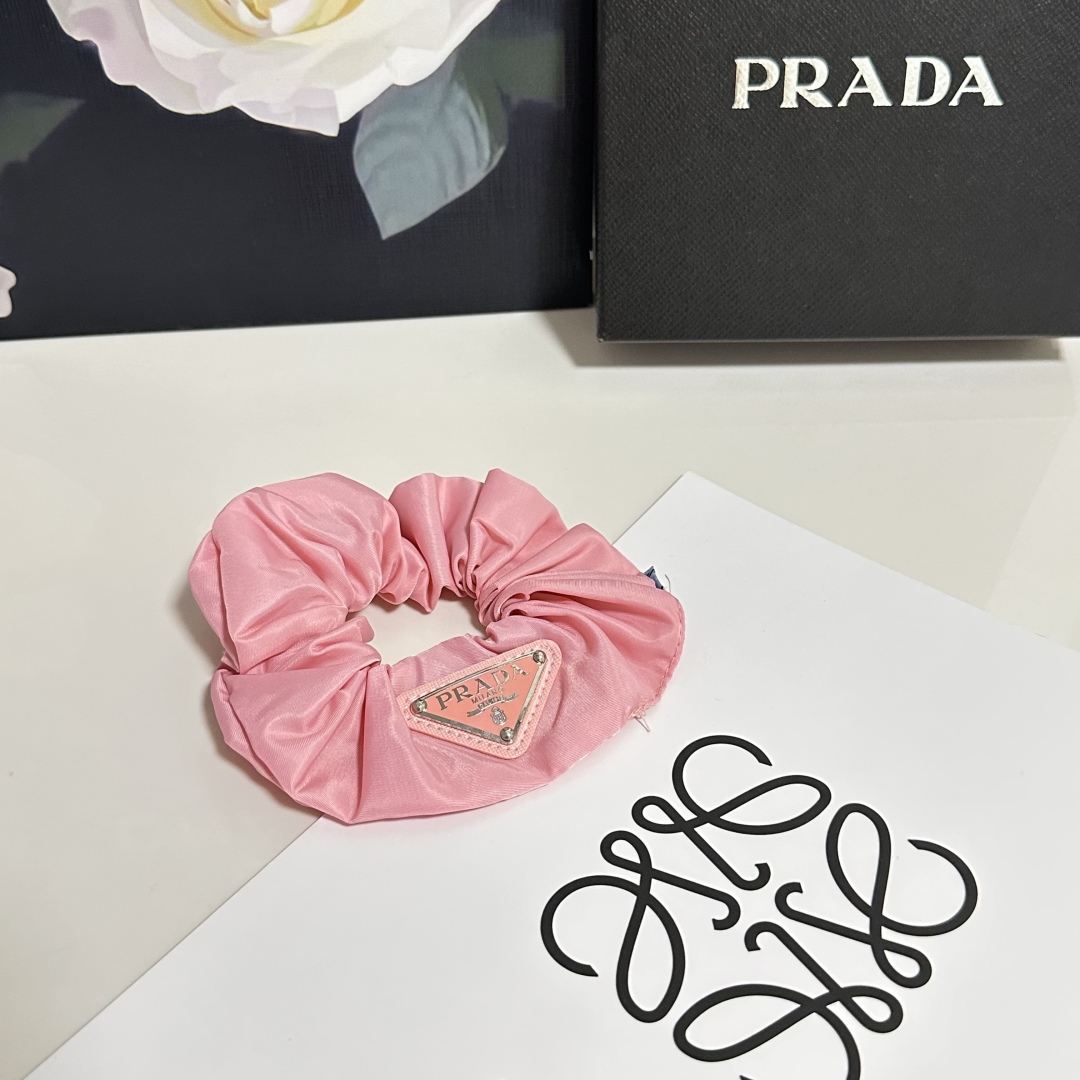 （单个）配全套包装Prada（普拉达）爆款发圈，专柜款出货一看就特别高档 超级百搭 必须自留