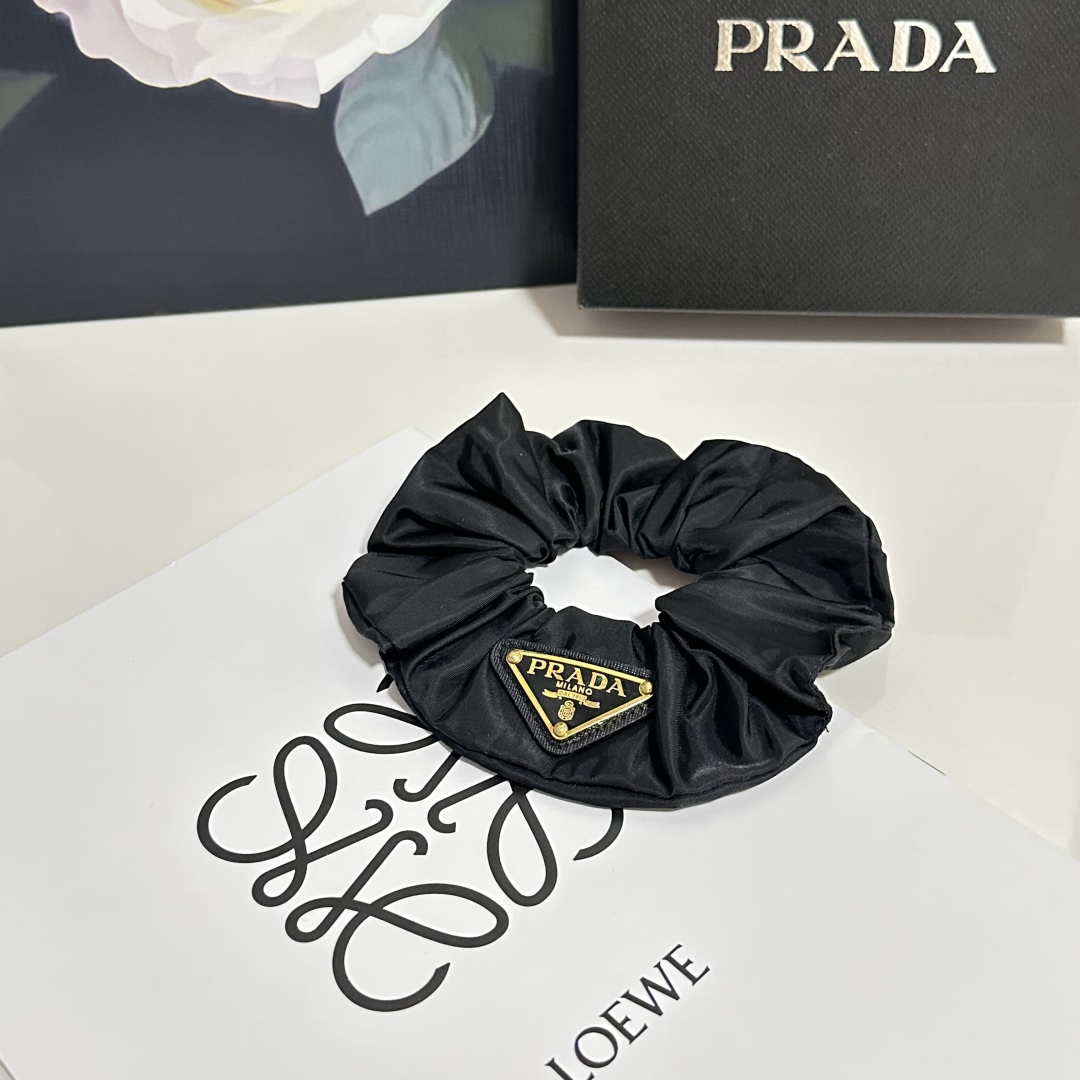 （单个）配全套包装Prada（普拉达）爆款发圈，专柜款出货一看就特别高档 超级百搭 必须自留