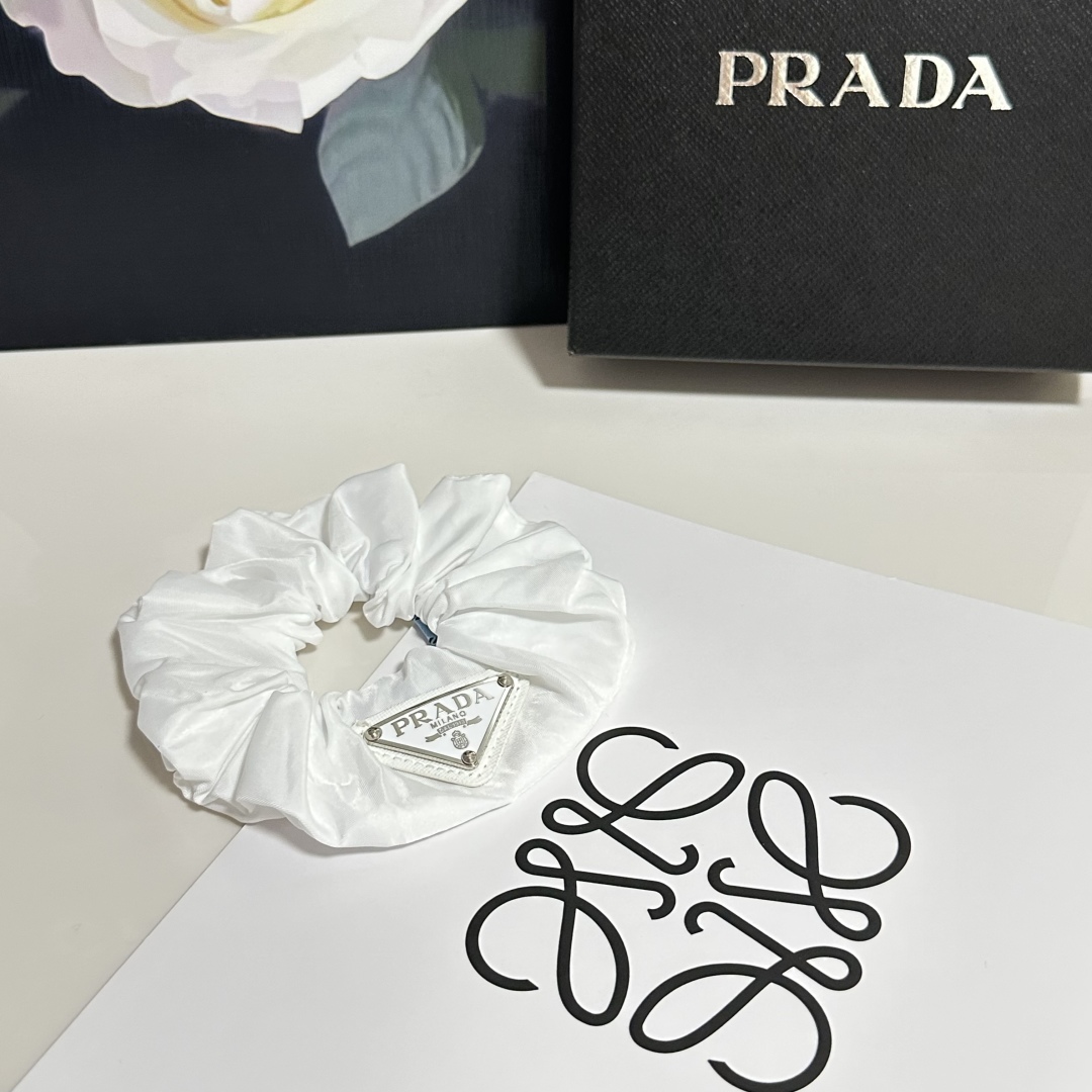 （单个）配全套包装Prada（普拉达）爆款发圈，专柜款出货一看就特别高档 超级百搭 必须自留