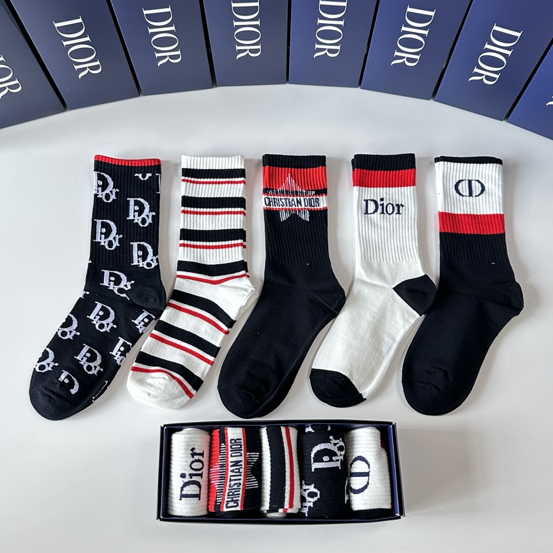  💛配专柜包装
DIOR（迪奥）新款中长款堆堆袜袜子！一盒五双，专柜同步筒袜袜子，大牌出街，潮人必备🔥超