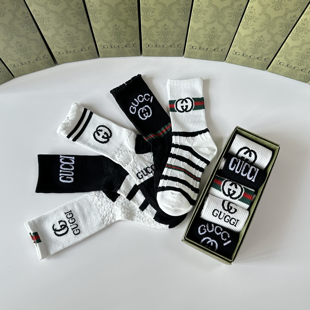  💛配包装
Gucci（古驰）新款经典中长款堆堆袜袜子！一盒五双， 专柜同步筒袜袜子，💛大牌出街，潮人必