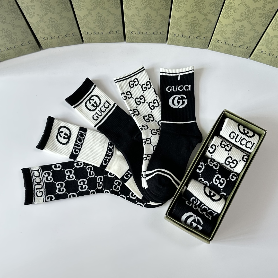  💛配包装
Gucci（古驰）新款经典中长款堆堆袜袜子！一盒五双， 专柜同步筒袜袜子，💛大牌出街，潮人必