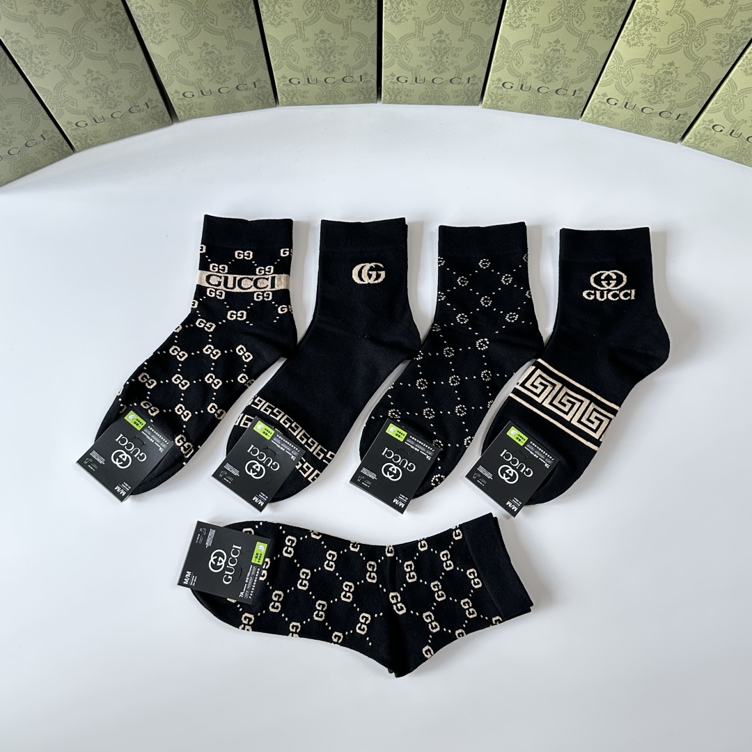 💛配包装Gucci（古驰）新款经典中长筒袜堆堆袜袜子！一盒五双， 专柜同步筒袜袜子，💛大牌出街，潮人必备