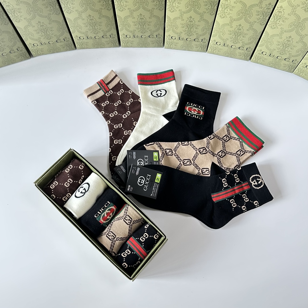 💛配专柜包装Gucci（古驰）新款中长款堆堆袜袜子！一盒五双，专柜同步筒袜袜子，💛大牌出街，潮人必备🔥超