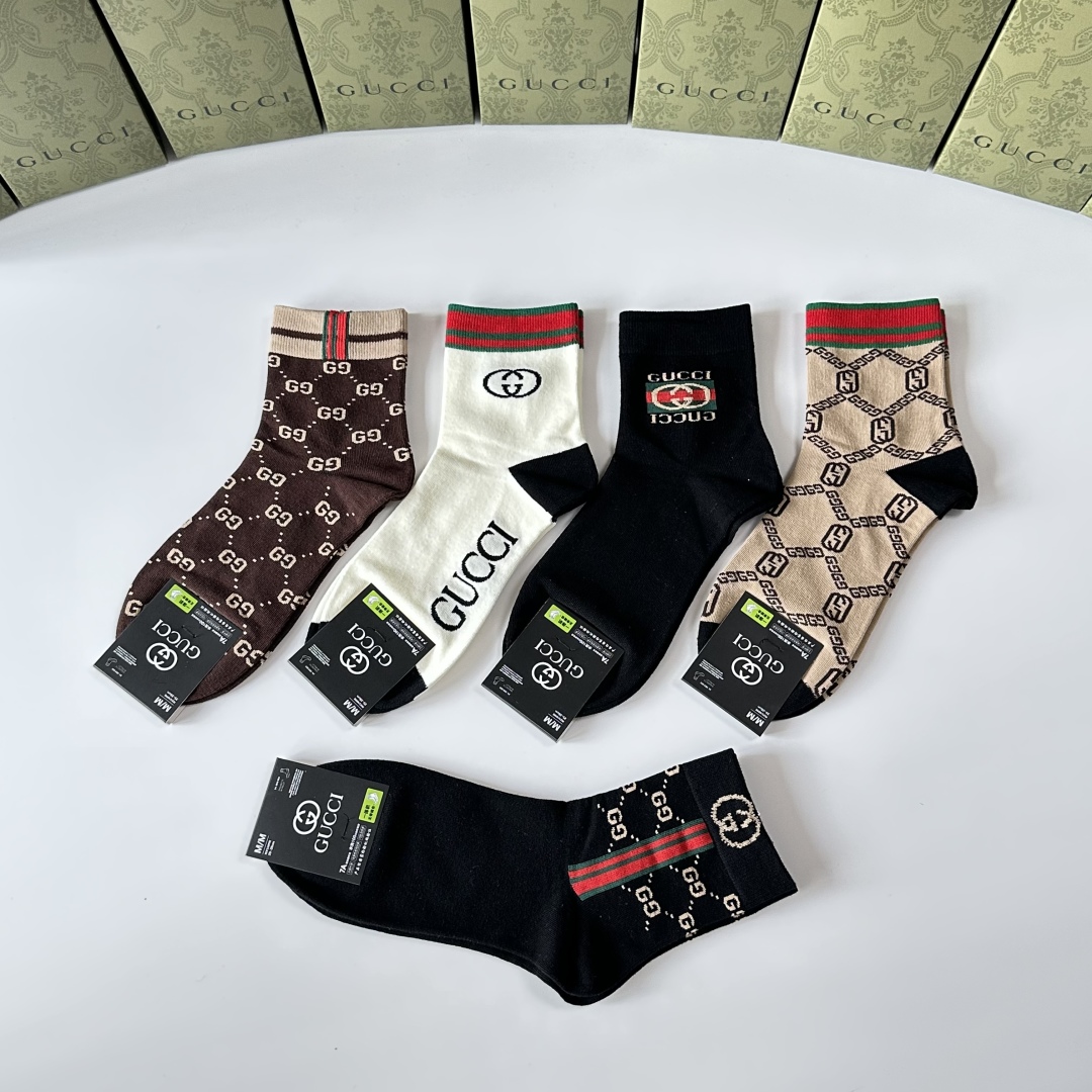 💛配专柜包装Gucci（古驰）新款中长款堆堆袜袜子！一盒五双，专柜同步筒袜袜子，💛大牌出街，潮人必备🔥超