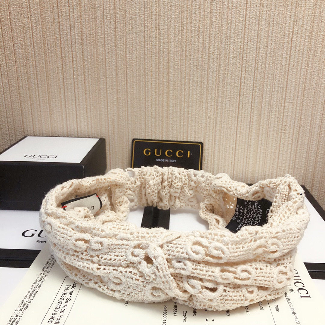  配专柜包装
Gucci（古驰) 官网GG镂空款发带 多功能时尚束发头饰
时尚名媛风 人手必备#