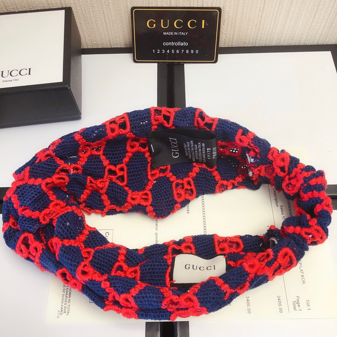   配专柜包装
Gucci（古驰) 官网GG镂空款发带 多功能时尚束发头饰
时尚名媛风 人手必备#