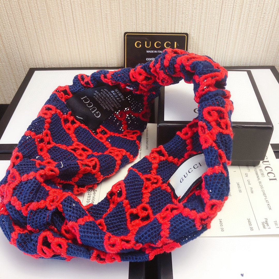   配专柜包装
Gucci（古驰) 官网GG镂空款发带 多功能时尚束发头饰
时尚名媛风 人手必备#