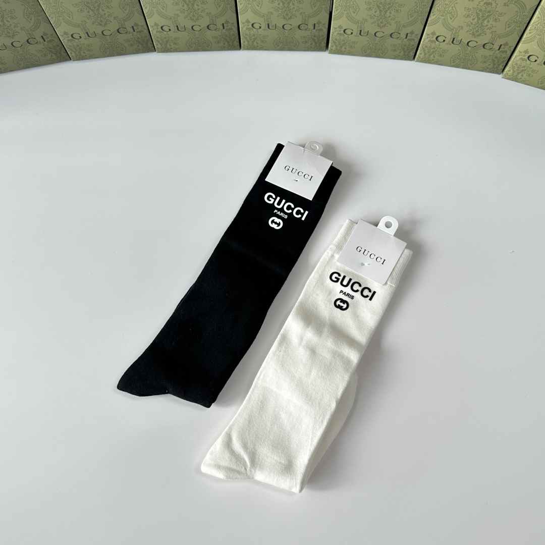 💛配包装Gucci（古驰）爆款出货 新款轻奢及膝小腿袜堆堆袜袜子🧦！一盒两双，专柜同步筒袜袜子，💛大牌出