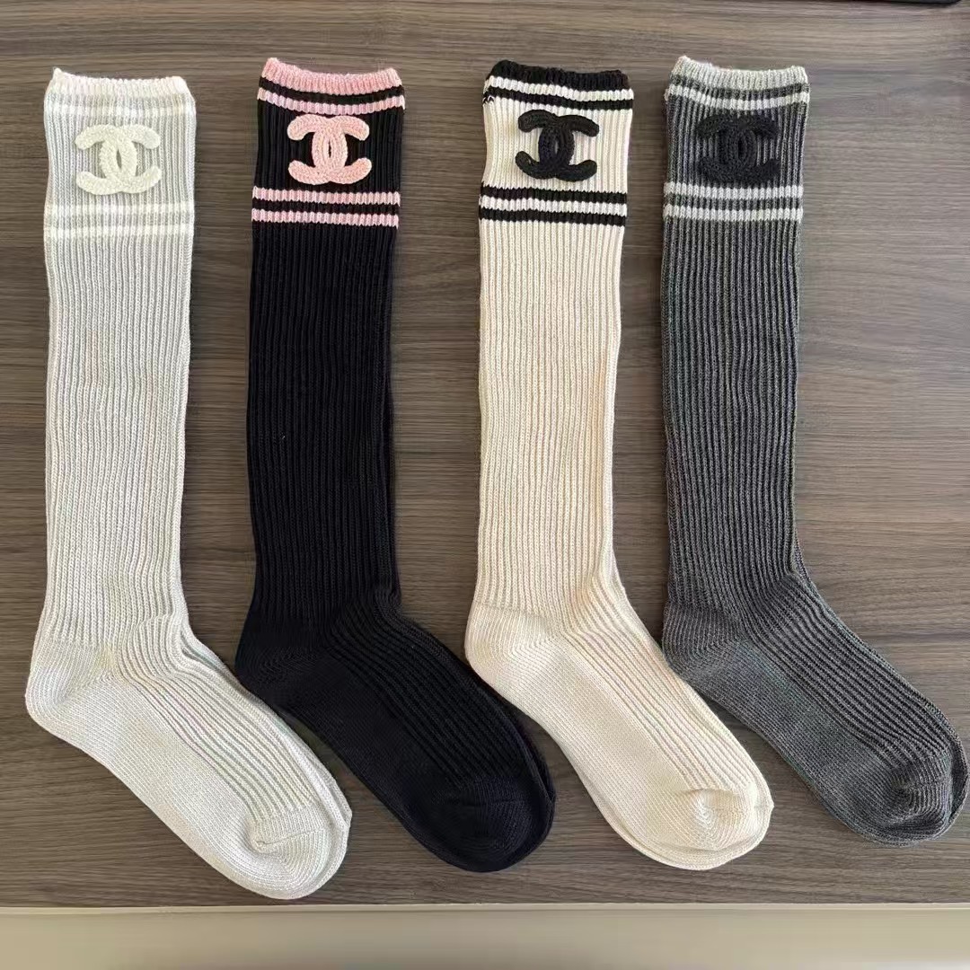 💛配包装Chanel (香奈儿) 爆款出货 官网新款双针羊绒长袜堆堆袜袜子🧦！一盒一双，专柜同步筒袜袜子
