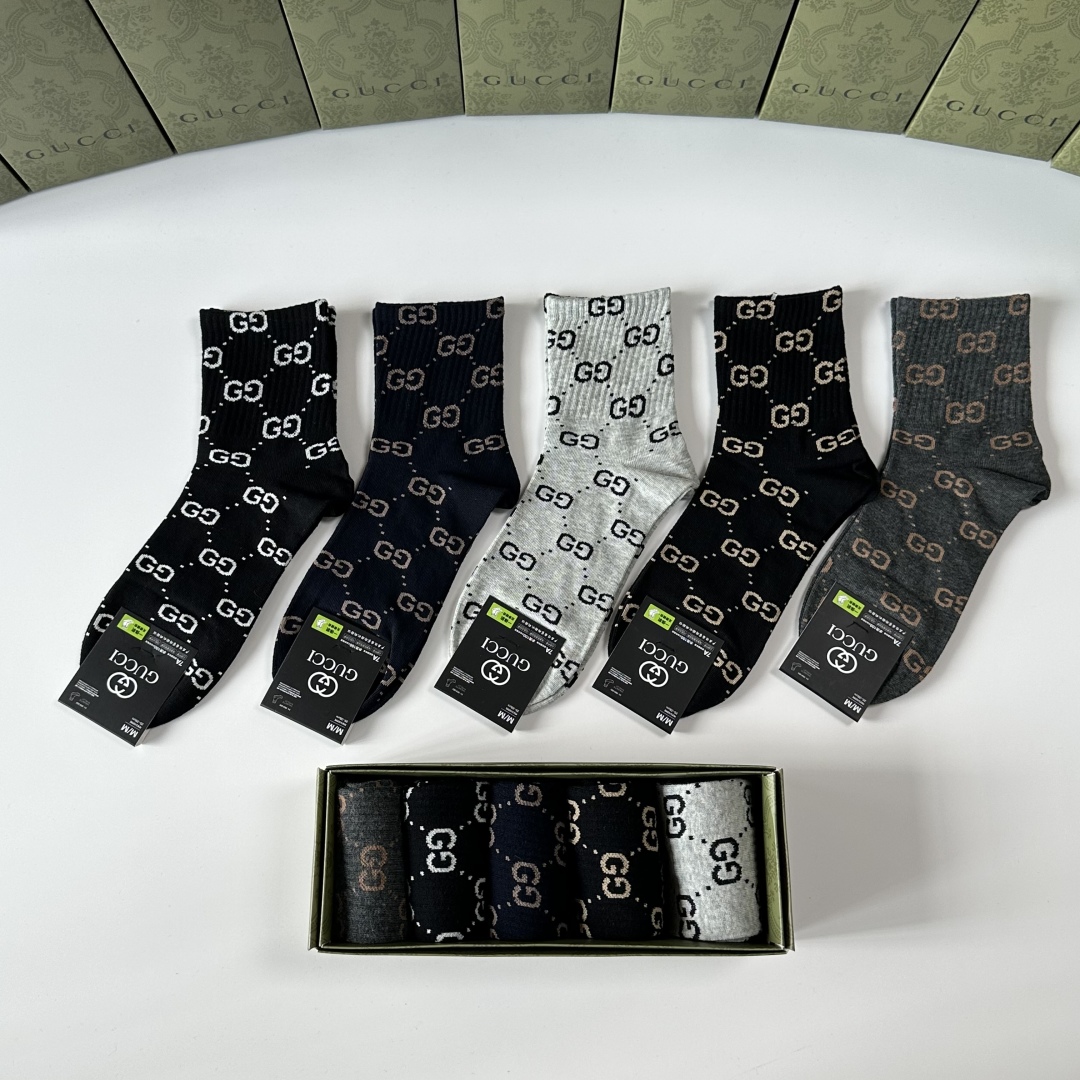  💛配包装
Gucci（古驰）新款经典中长筒袜堆堆袜袜子！一盒五双， 专柜同步筒袜袜子，💛大牌出街，潮人