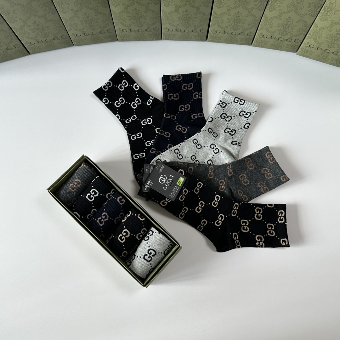  💛配包装
Gucci（古驰）新款经典中长筒袜堆堆袜袜子！一盒五双， 专柜同步筒袜袜子，💛大牌出街，潮人