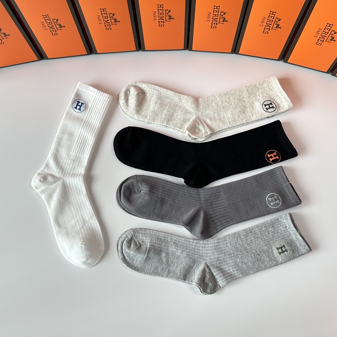 💛配包装Hermes（爱马仕）新款经典中长筒袜堆堆袜袜子！一盒五双， 专柜同步筒袜袜子，💛大牌出街，潮人