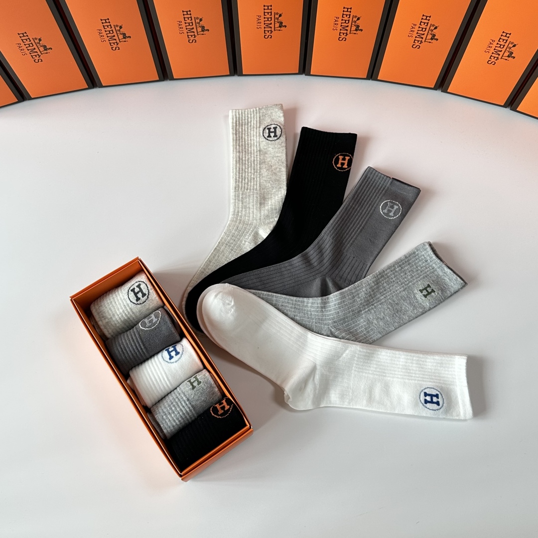 💛配包装Hermes（爱马仕）新款经典中长筒袜堆堆袜袜子！一盒五双， 专柜同步筒袜袜子，💛大牌出街，潮人