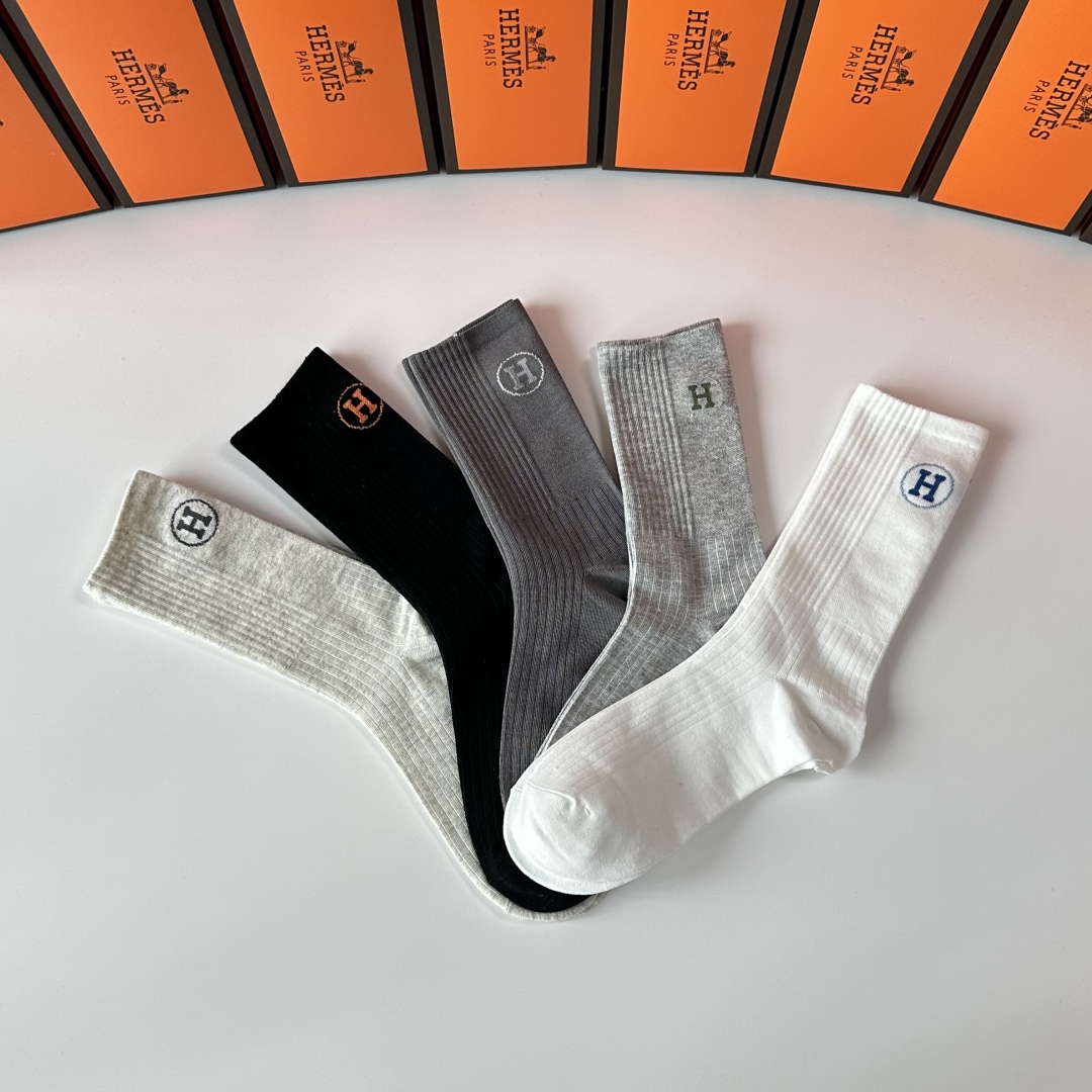 💛配包装Hermes（爱马仕）新款经典中长筒袜堆堆袜袜子！一盒五双， 专柜同步筒袜袜子，💛大牌出街，潮人