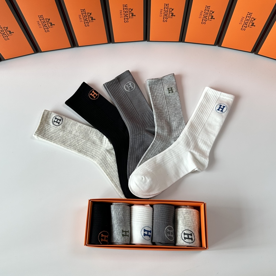 💛配包装Hermes（爱马仕）新款经典中长筒袜堆堆袜袜子！一盒五双， 专柜同步筒袜袜子，💛大牌出街，潮人