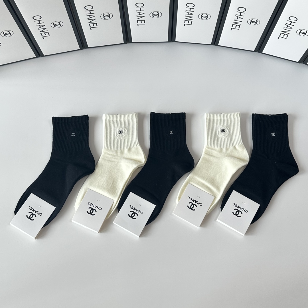 💛配包装Chanel（香奈儿）新款经典中长筒袜堆堆袜袜子！一盒五双， 专柜同步筒袜袜子，💛大牌出街，潮人
