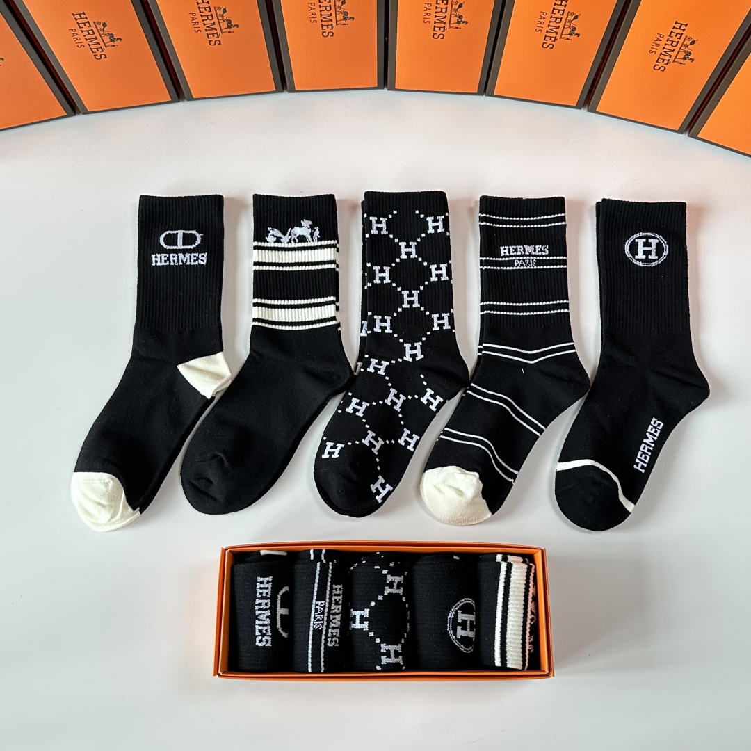 💛配包装Hermes （爱马仕）新款中长款堆堆袜袜子！一盒五双， 专柜同步筒款袜子，💛大牌出街，潮人必备