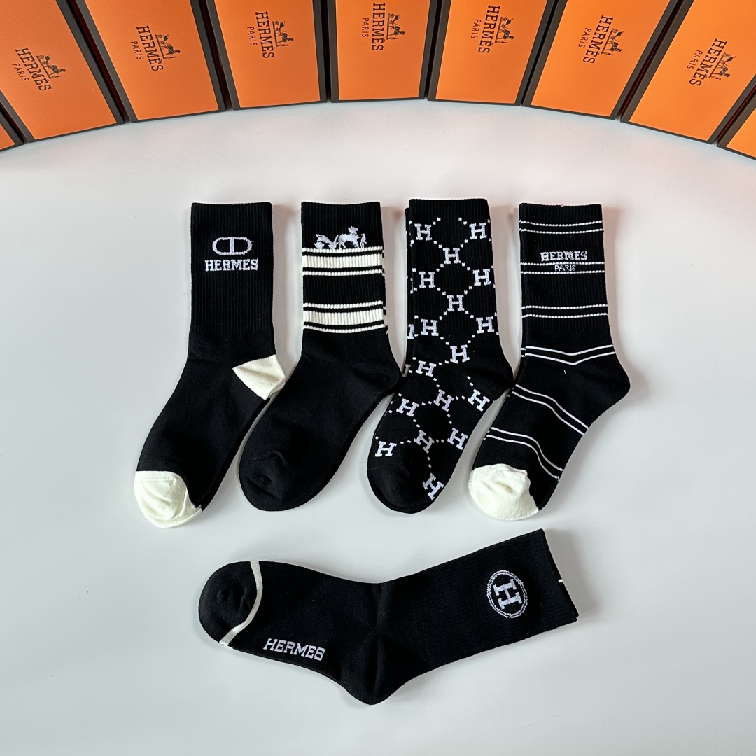 💛配包装Hermes （爱马仕）新款中长款堆堆袜袜子！一盒五双， 专柜同步筒款袜子，💛大牌出街，潮人必备