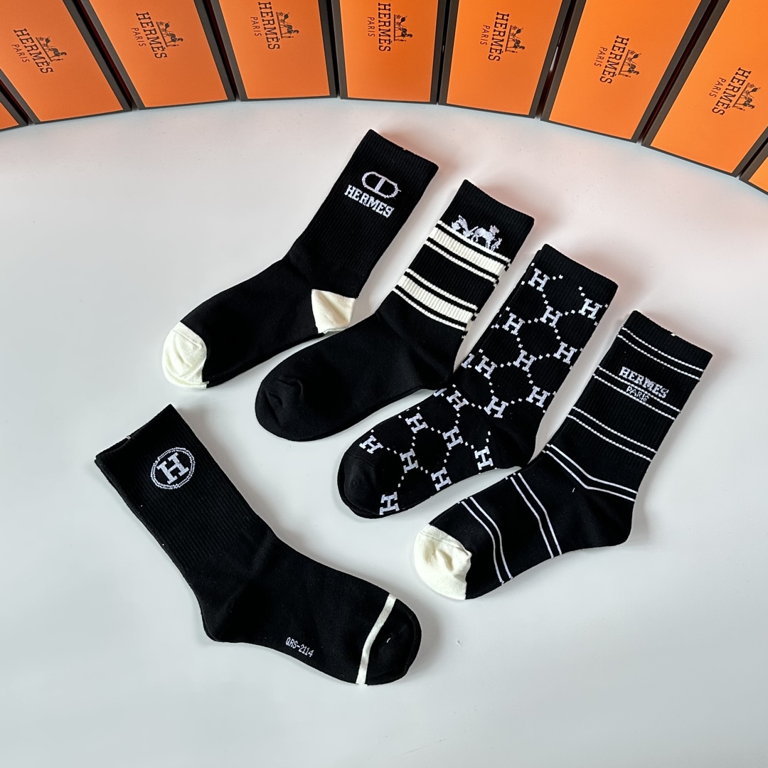 💛配包装Hermes （爱马仕）新款中长款堆堆袜袜子！一盒五双， 专柜同步筒款袜子，💛大牌出街，潮人必备