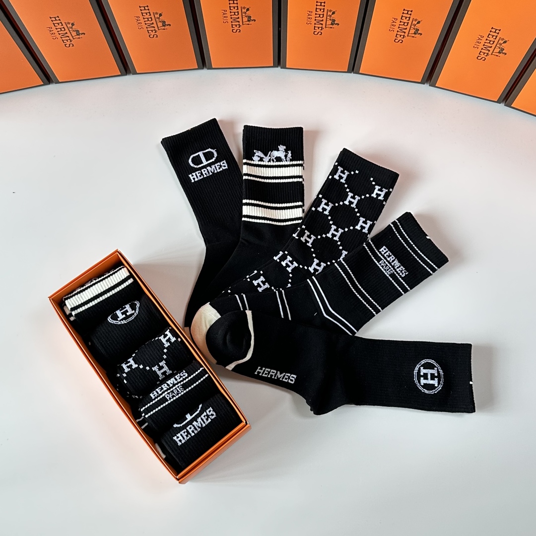 💛配包装Hermes （爱马仕）新款中长款堆堆袜袜子！一盒五双， 专柜同步筒款袜子，💛大牌出街，潮人必备