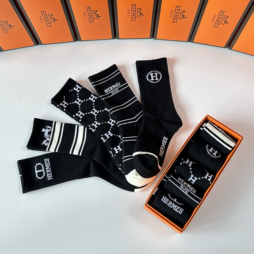 💛配包装Hermes （爱马仕）新款中长款堆堆袜袜子！一盒五双， 专柜同步筒款袜子，💛大牌出街，潮人必备