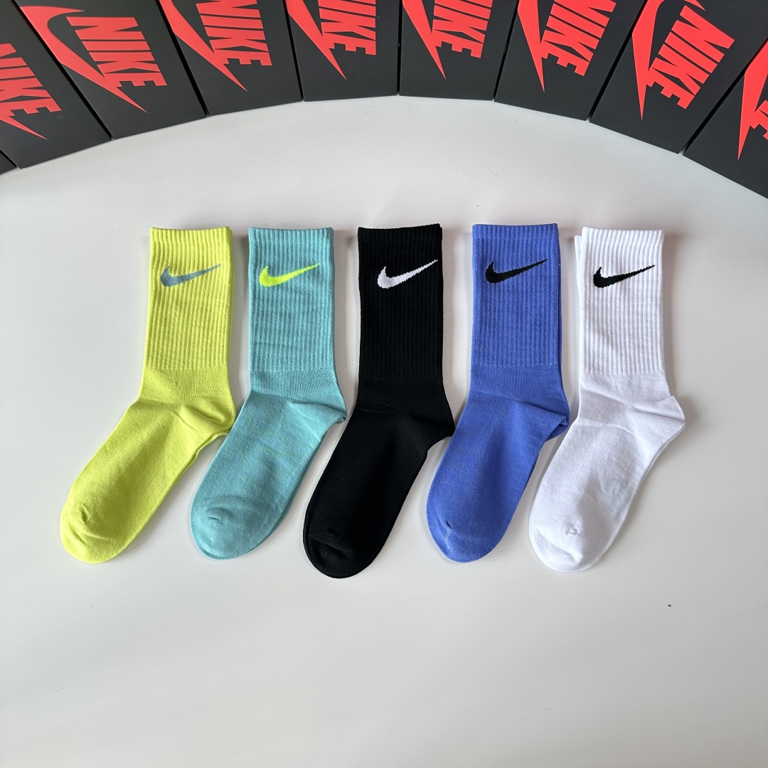 💛配包装NIKE（耐克）新款中长款堆堆袜袜子！一盒五双， 专柜同步筒款袜子，💛大牌出街，潮人必备🔥超好搭