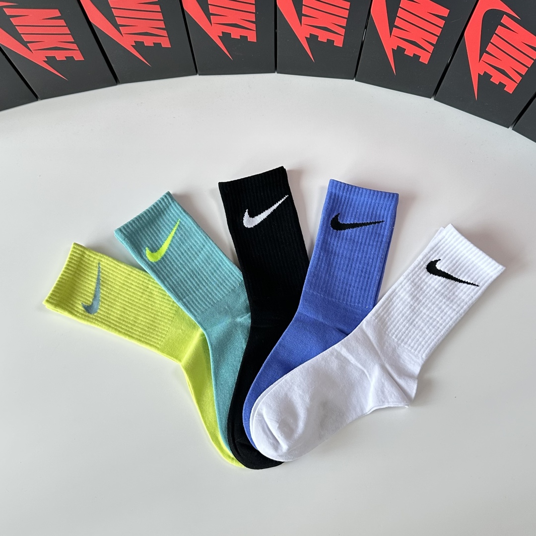 💛配包装NIKE（耐克）新款中长款堆堆袜袜子！一盒五双， 专柜同步筒款袜子，💛大牌出街，潮人必备🔥超好搭