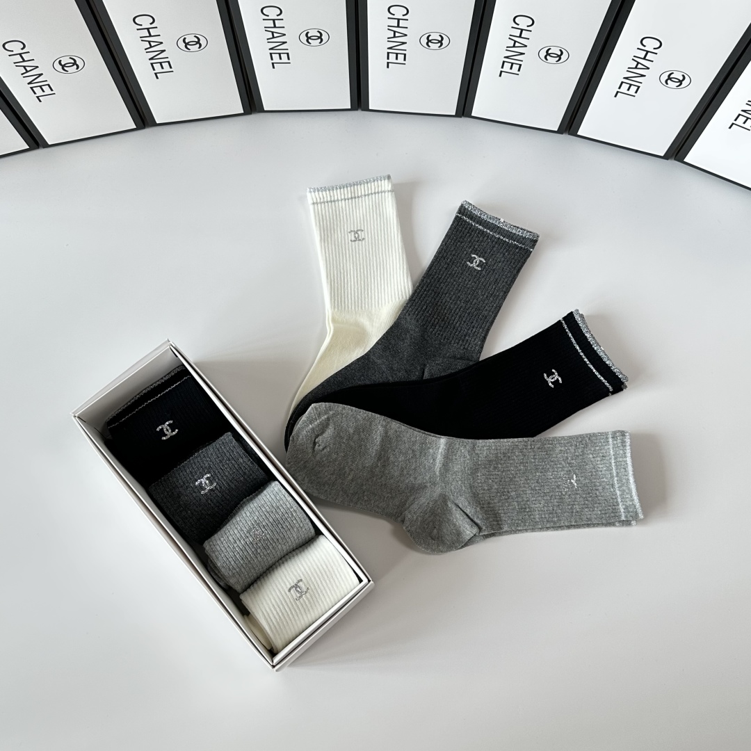 💛配专柜包装Chanel（香奈儿）新款饰品袜烫印中长款堆堆袜袜子！一盒四双，专柜同步筒袜袜子，💛大牌出街