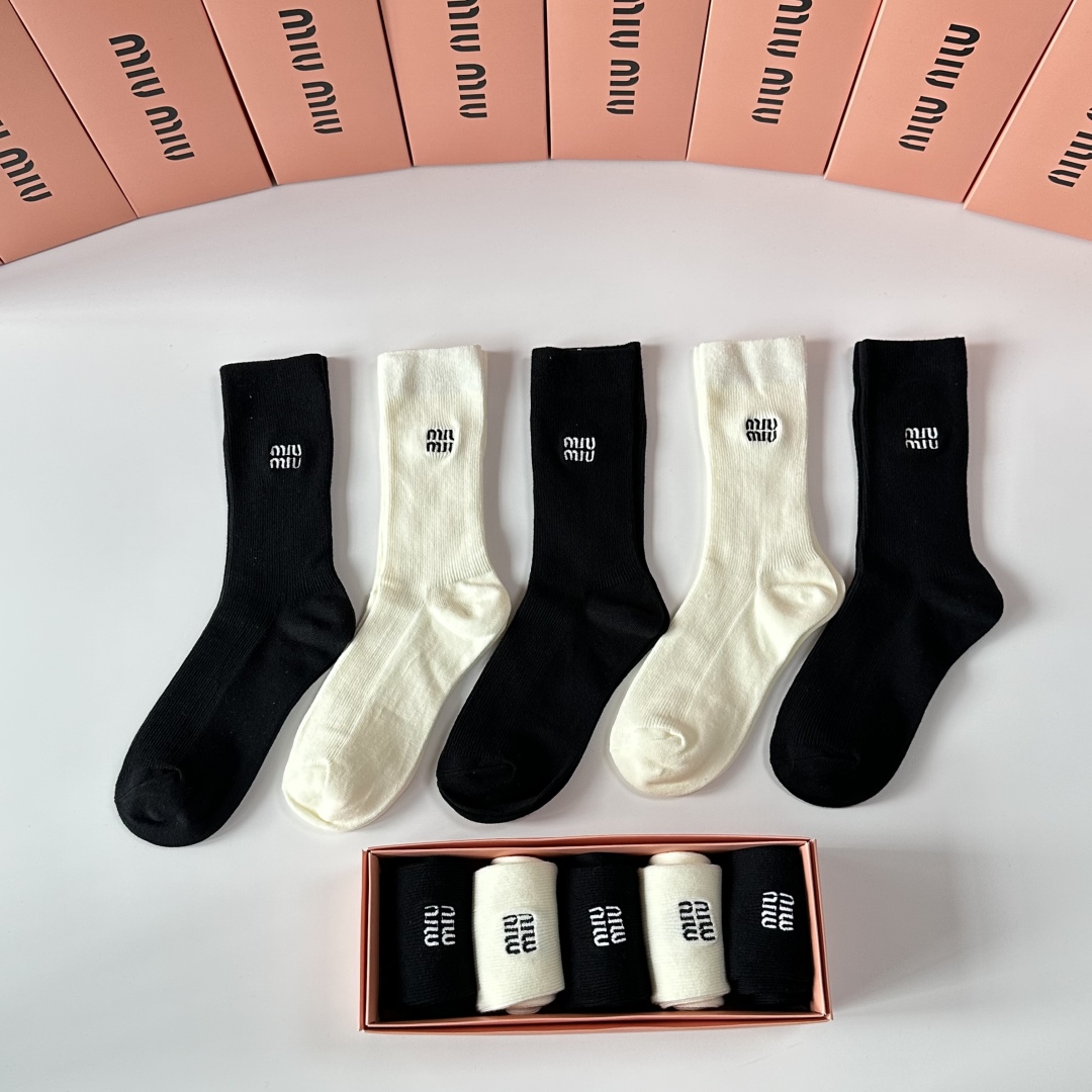 💛配专柜包装MiuMiu（缪缪）新款羊绒刺绣中长筒袜堆堆袜袜子！一盒五双，专柜同步筒袜袜子，💛大牌出街，