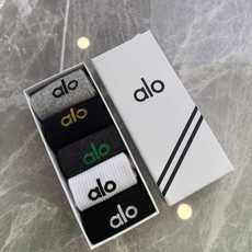 配包装 ALO(阿洛)新款中长款堆堆袜袜子!一盒五双, 专柜同步筒款袜子,💛大牌出街,潮人必备🔥超好搭 配包装 ALO(阿洛)新款中长款堆堆袜袜子!一盒五双, 专柜同步筒款袜子,💛大牌出街,潮人必备🔥超好搭