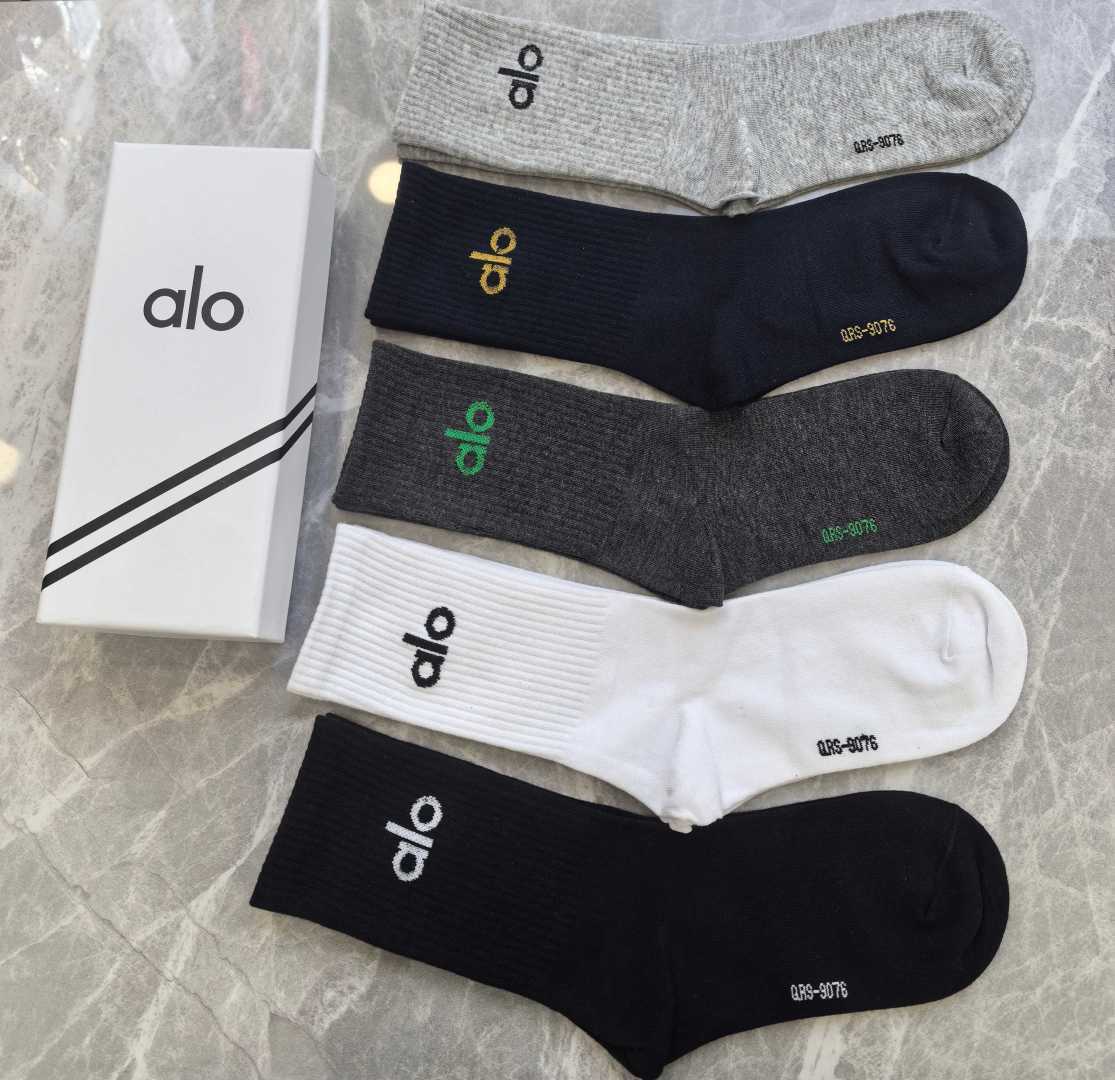 配包装 ALO（阿洛）新款中长款堆堆袜袜子！一盒五双， 专柜同步筒款袜子，💛大牌出街，潮人必备🔥超好搭