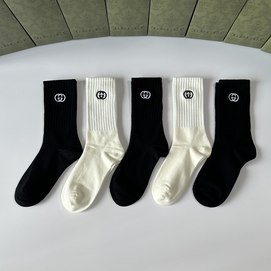 NO:584667,Specially equipped with counter packaging Gucci's new cashmere mid-length pile socks!  Five pairs in a box, counter-synchronized tube socks, big brands out on the street, a must-have for fashionistas, super easy to match. Socks, stockings, socks, gucci, gucci, socks19860909特 配专柜包装 Gucci（古驰）新款羊绒中长款堆堆袜袜子！一盒五双,专柜同步筒袜袜子,大牌出街,潮人必备超好搭.袜子,丝袜,袜子,gucci,gucci,socks,accessory