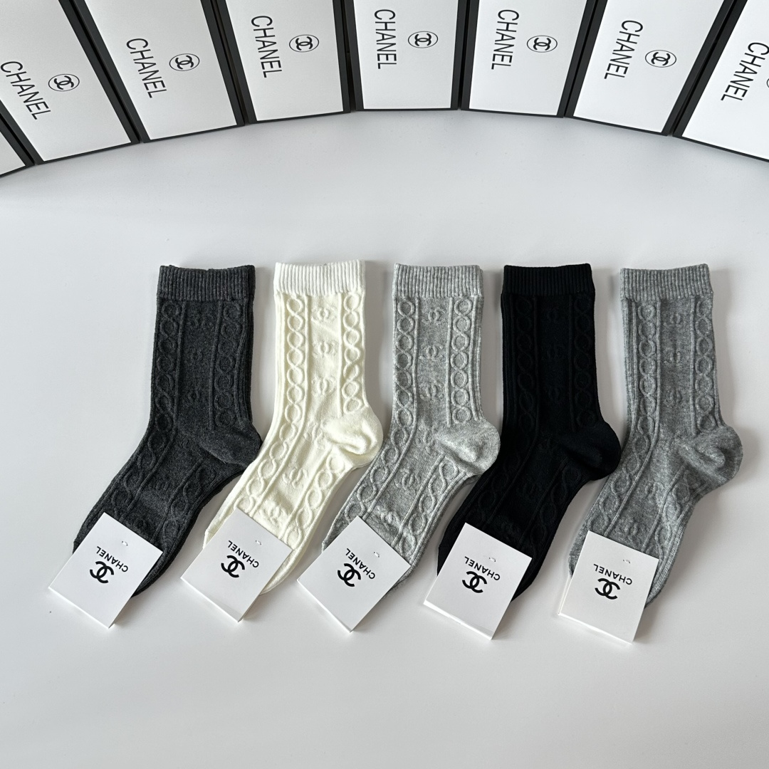 NO:584637,Special packaging Chanel (Chanel) new cashmere mid-length pile socks!  Five pairs in a box, synchronized tube socks at the counter, big brands out on the street, must-have socks for fashionistas, stockings, socks, chanel, chanel, socks19860909特 配包装 Chanel（香奈儿）新款羊绒中长款堆堆袜袜子！一盒五双, 专柜同步筒款袜子,大牌出街,潮人必备超好搭袜子,丝袜,袜子,chanel,chanel,socks,accessory