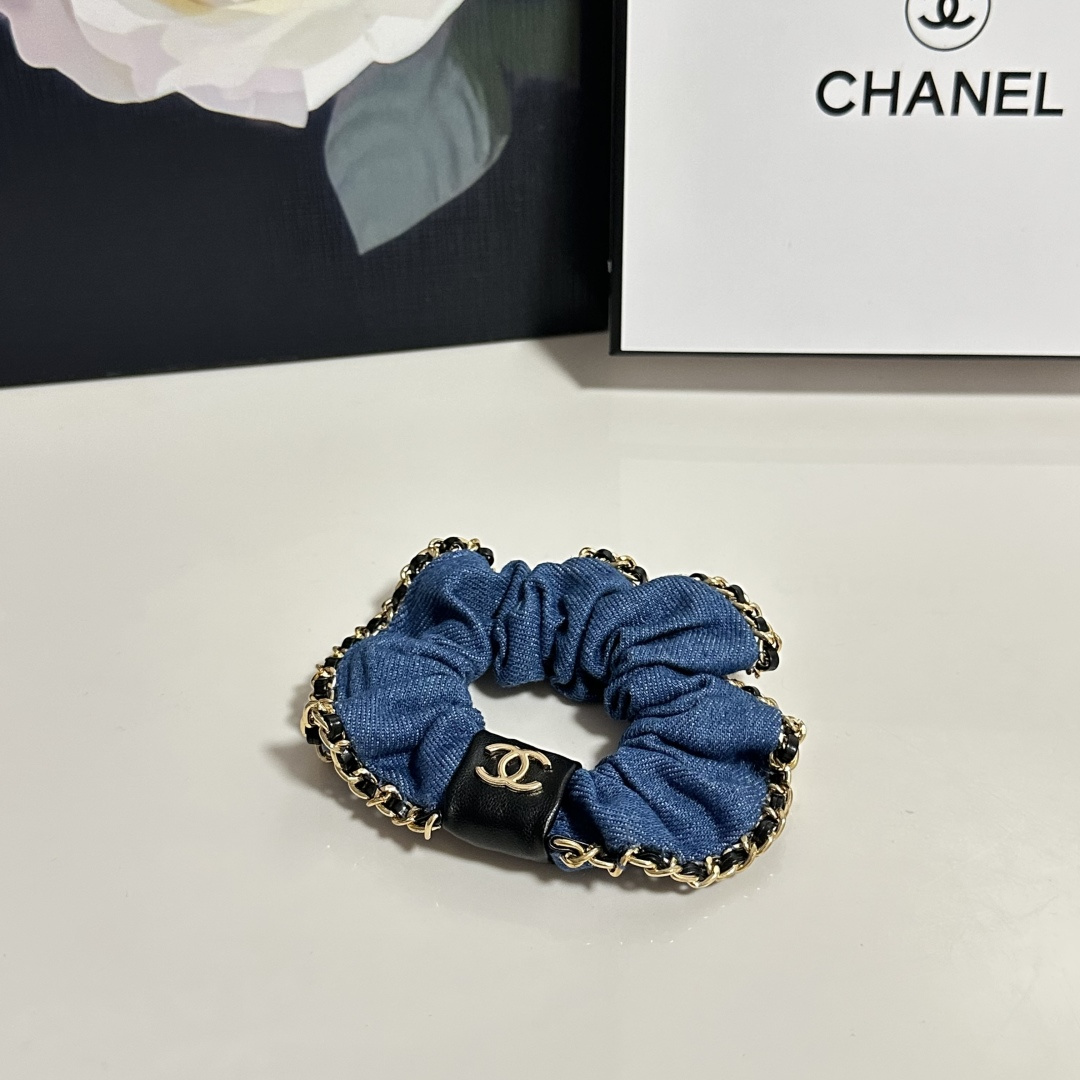 NO:555482,Specially equipped with counter packaging, Chanel's latest chain small fragrance light luxury hair tie. Little fairies can get it now. Special material, no hair, salty or sweet ~ hairpins, hairpins, chanel, chanel, hairpins19860909特 配专柜包装 Chanel（香奈儿）最新链条小香风轻奢发圈 小仙女快入手 特殊材质 不嘞头 可盐可甜～发夹,发夹,chanel,chanel,hairpins,accessory