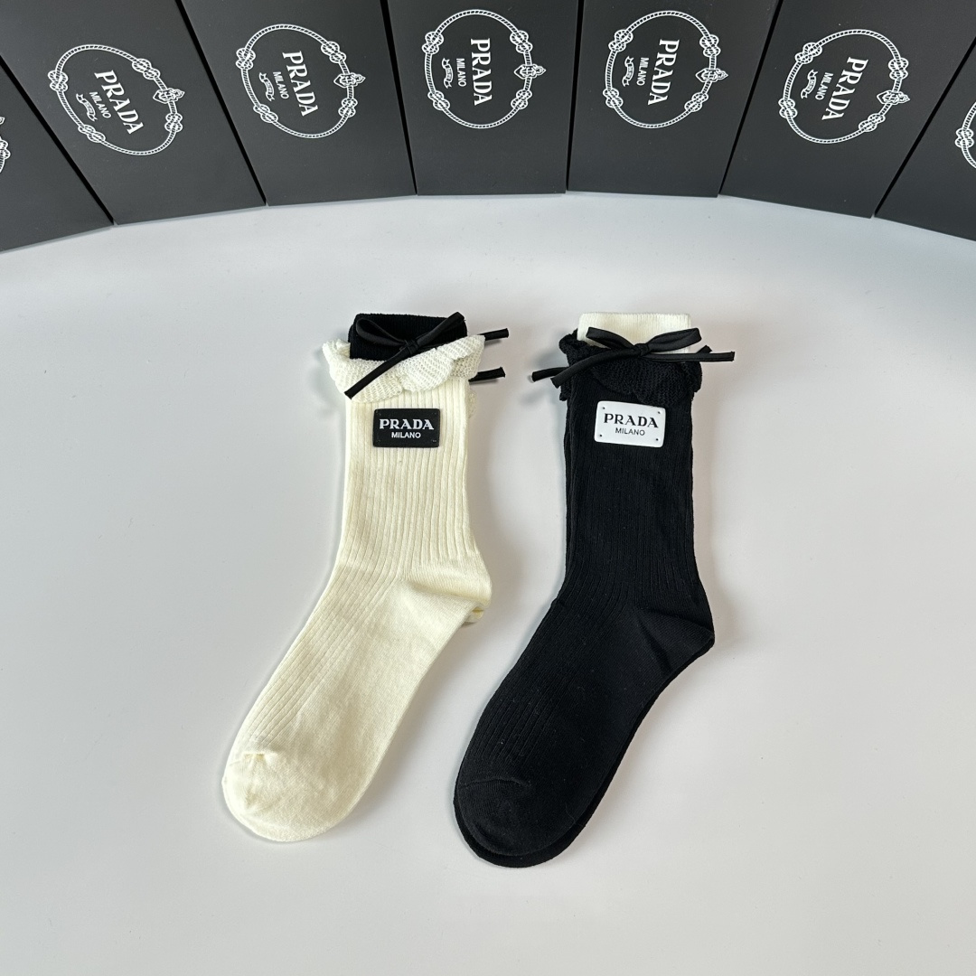 NO:554910,Special counter packaging Prada’s new cashmere pile socks!  Two pairs in a box, counter-synchronized socks, big brands out on the street, must-have socks for fashionistas, stockings, socks, prada, prada, socks19860909特配专柜包装 Prada（普拉达）新款羊绒堆堆袜袜子！一盒两双,专柜同步款袜子,大牌出街,潮人必备超好搭袜子,丝袜,袜子,prada,prada,socks,accessory