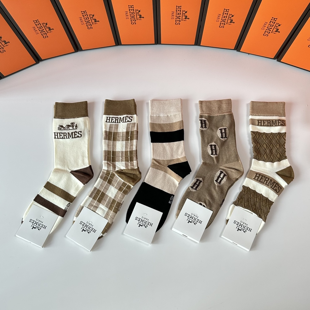 NO:554912,Specially packaged Hermes new mid-length pile socks!  Five pairs in a box, synchronized tube socks at the counter, big brands out on the street, must-have socks for fashionistas, stockings, socks, hermes, hermes, socks19860909特 配包装 Hermes（爱马仕）新款中长款堆堆袜袜子！一盒五双, 专柜同步筒款袜子,大牌出街,潮人必备超好搭袜子,丝袜,袜子,hermes,hermes,socks,accessory