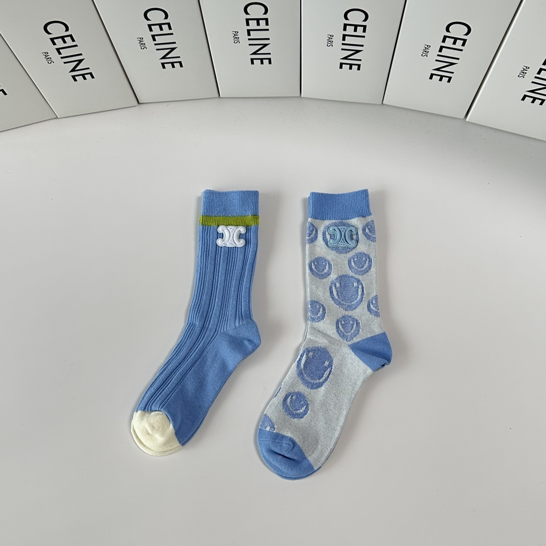 NO:585174,Specially packaged Celine's new classic mid-length accessories socks!  Two pairs in a box, synchronous tube socks at the counter, big brands out on the street, a must-have for fashionistas, super easy to match. Socks, stockings, socks, celine, celine, socks19860909特 配包装 Celine（赛琳）新款经典中长款饰品袜堆堆袜袜子！一盒两双, 专柜同步筒款袜子,大牌出街,潮人必备超好搭.袜子,丝袜,袜子,celine,celine,socks,accessory