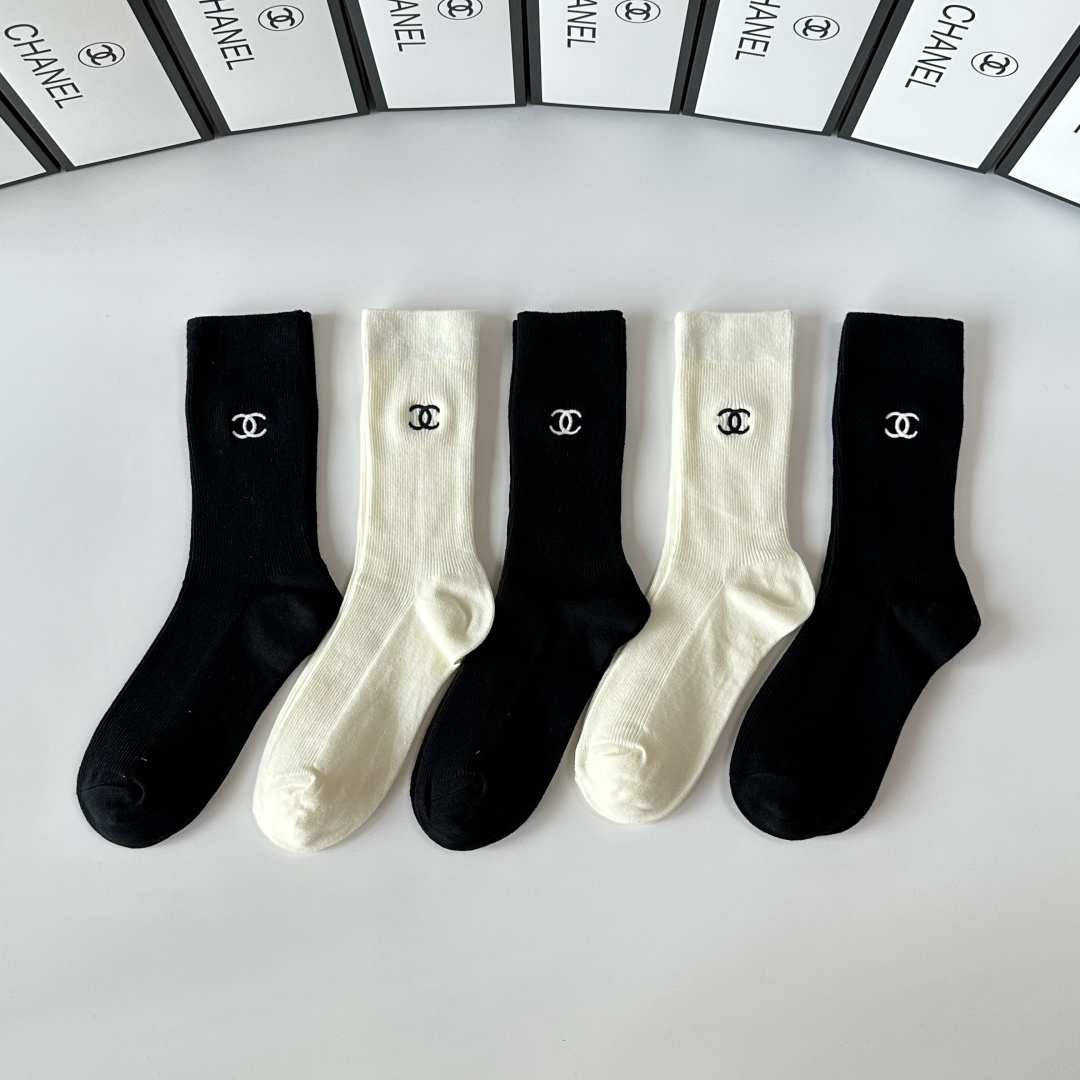 NO:584633,Special packaging Chanel (Chanel) new cashmere mid-length pile socks!  Five pairs in a box, synchronized tube socks at the counter, big brands out on the street, must-have socks for fashionistas, stockings, socks, chanel, chanel, socks19860909特 配包装 Chanel（香奈儿）新款羊绒中长款堆堆袜袜子！一盒五双, 专柜同步筒款袜子,大牌出街,潮人必备超好搭袜子,丝袜,袜子,chanel,chanel,socks,accessory