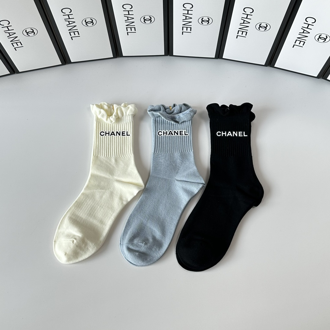 NO:585182,Specially equipped with counter packaging Chanel (Chanel) new jewelry socks hot stamped mid-length pile socks!  Three pairs in a box, synchronized tube socks at the counter, big brands going out on the street, must-have socks for fashionistas, stockings, socks, chanel, chanel, socks19860909特 配专柜包装 Chanel（香奈儿）新款饰品袜烫印中长款堆堆袜袜子！一盒三双,专柜同步筒袜袜子,大牌出街,潮人必备超好搭袜子,丝袜,袜子,chanel,chanel,socks,accessory