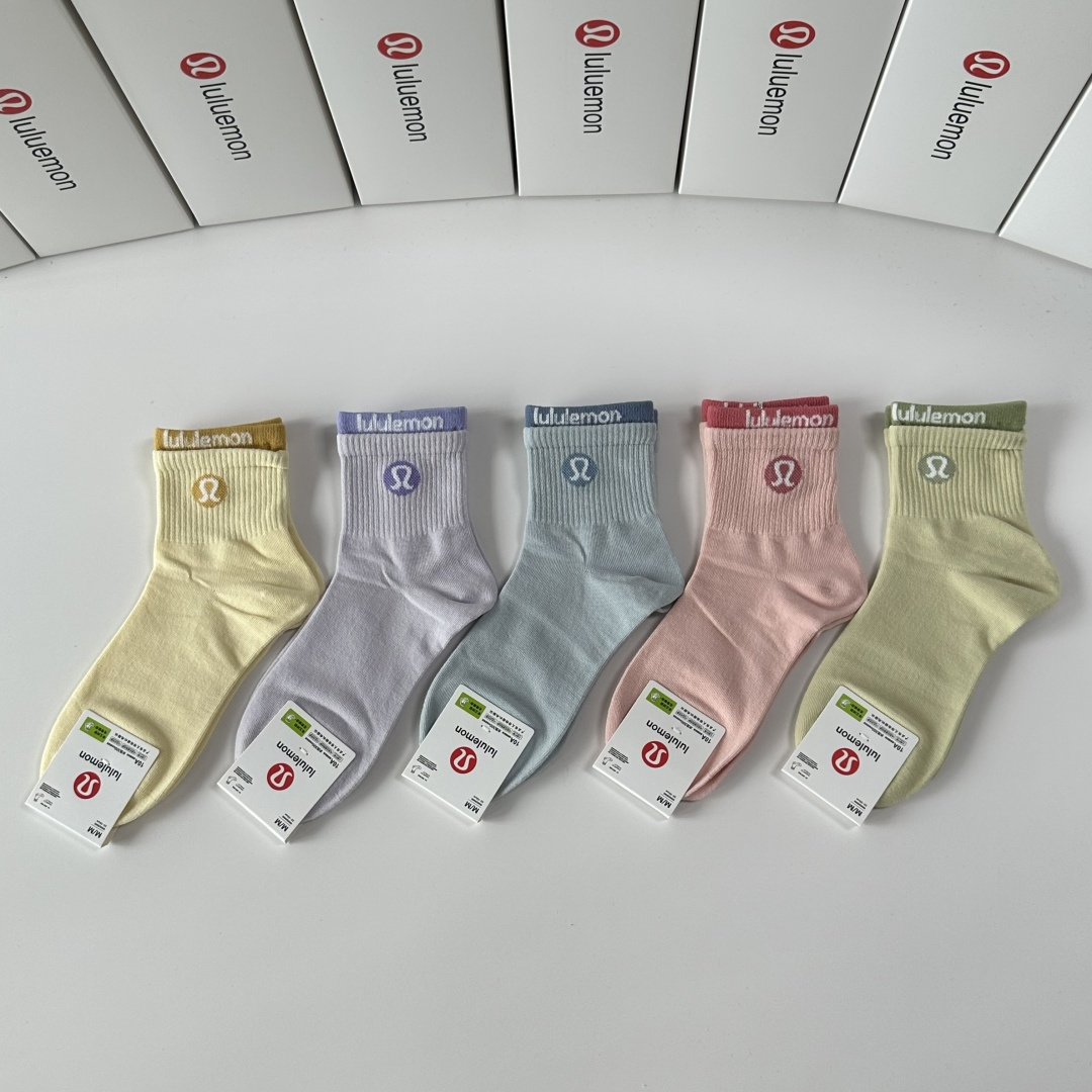 NO:585184,Specially packaged lululemon new mid-length pile socks!  Five pairs in a box, synchronized tube socks at the counter, big brands going out on the street, must-have socks for fashionistas, stockings, socks, socks19860909特配包装 lululemon 新款中长款堆堆袜袜子！一盒五双, 专柜同步筒款袜子,大牌出街,潮人必备超好搭袜子,丝袜,袜子,socks,accessory