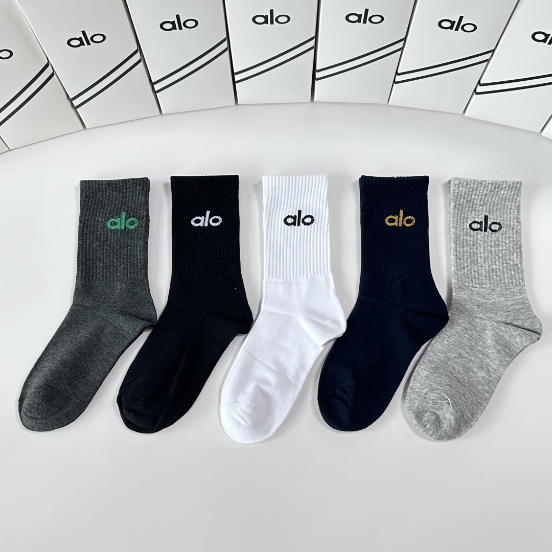 NO:585170,Special packaging for ALO's new mid-length socks!  Five pairs in a box, synchronized tube socks at the counter, big brands going out on the street, must-have socks for fashionistas, stockings, socks, socks19860909特配包装 ALO 新款中长筒款堆堆袜袜子！一盒五双, 专柜同步筒款袜子,大牌出街,潮人必备超好搭袜子,丝袜,袜子,socks,accessory