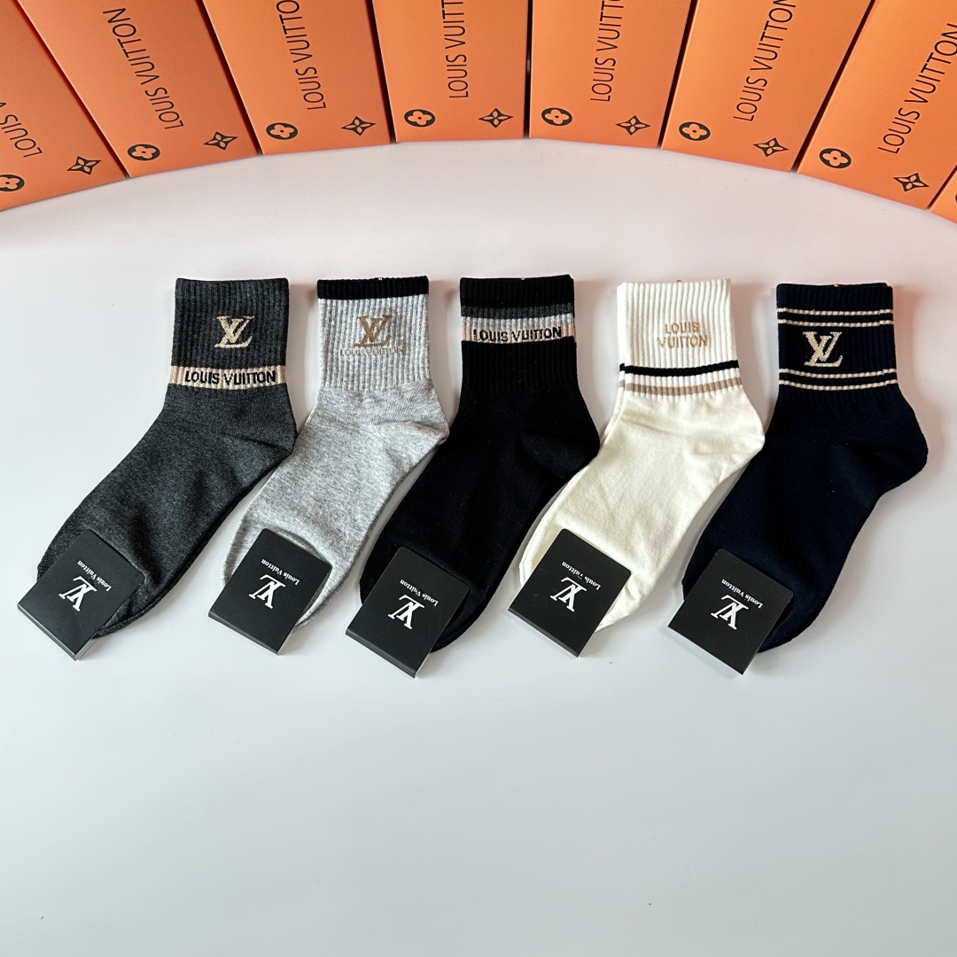 NO:584688,Special counter packaging LV (Louis Vuitton) new mid-length pile socks!  Five pairs in a box, synchronized tube socks at the counter, big brands going out on the street, must-have socks for fashionistas, stockings, socks, louis vuitton, louis vuitton, socks19860909特配专柜包装 Lv（路易威登）新款中长款堆堆袜袜子！一盒五双,专柜同步筒袜袜子,大牌出街,潮人必备超好搭袜子,丝袜,袜子,louis vuitton,louis vuitton,socks,accessory