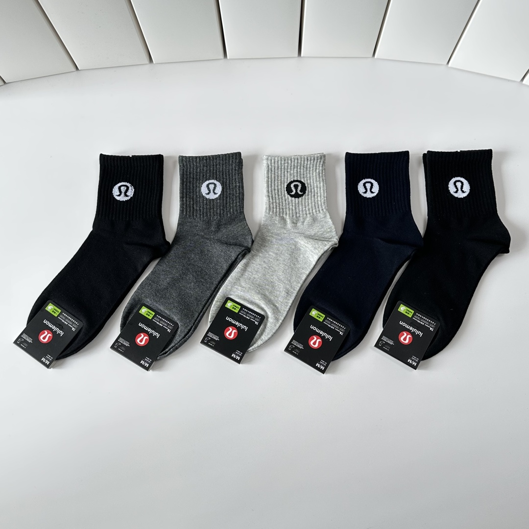 NO:584718,Specially packaged lululemon's new mid-length pile socks!  Five pairs in a box, synchronized tube socks at the counter, big brands going out on the street, must-have socks for fashionistas, stockings, socks, socks19860909特 配包装 lululemon 新款中长款堆堆袜袜子！一盒五双, 专柜同步筒款袜子,大牌出街,潮人必备超好搭袜子,丝袜,袜子,socks,accessory