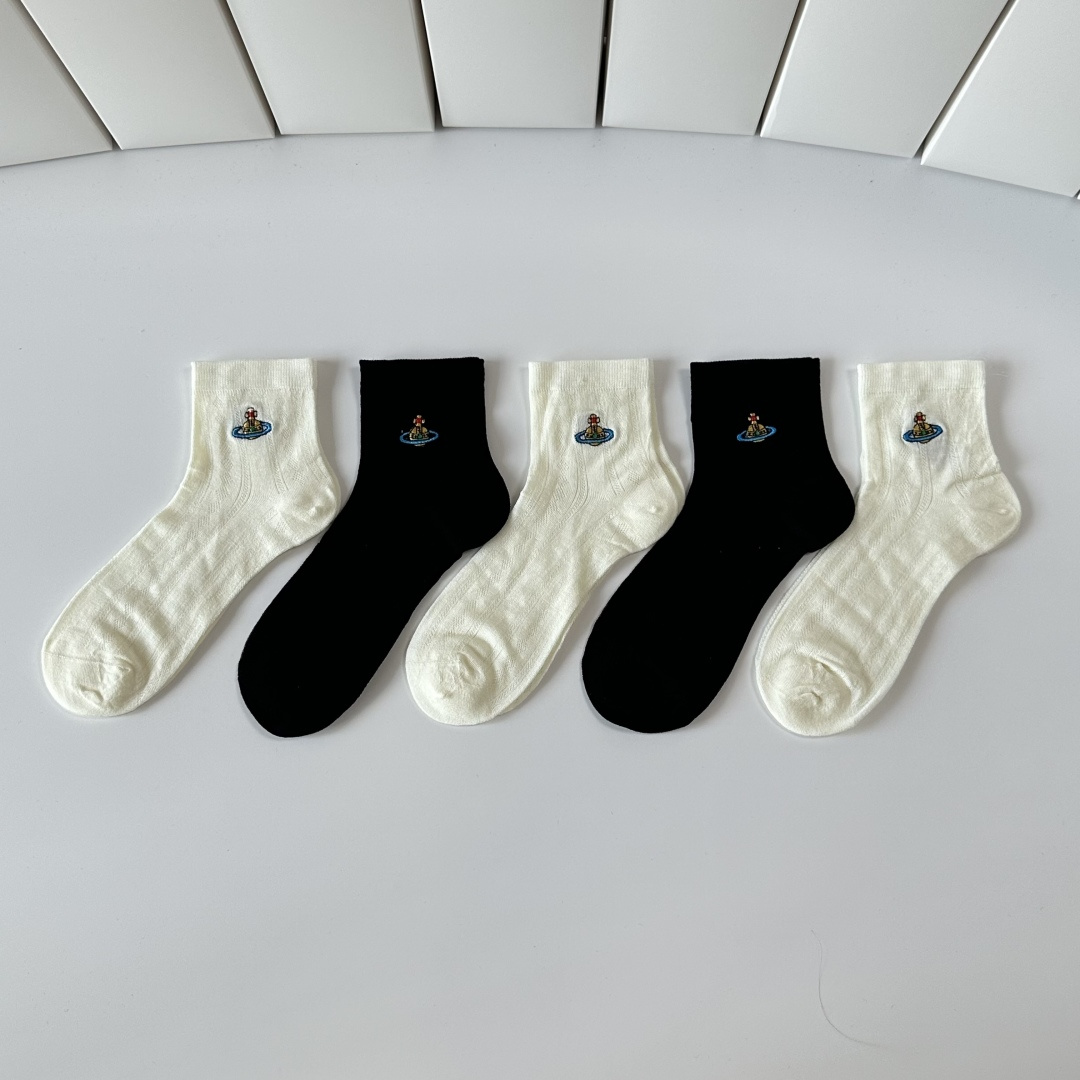NO:584712,Specially packaged, Queen Mother West’s new embroidered classic mid-length socks!  Five pairs in a box, counter-synchronized tube socks, big brands out on the street, must-haves for fashionistas, super easy to match. Socks, stockings, socks, socks19860909特 配包装 西太后 新款刺绣经典中筒款堆堆袜袜子！一盒五双, 专柜同步筒袜袜子,大牌出街,潮人必备超好搭.袜子,丝袜,袜子,socks,accessory