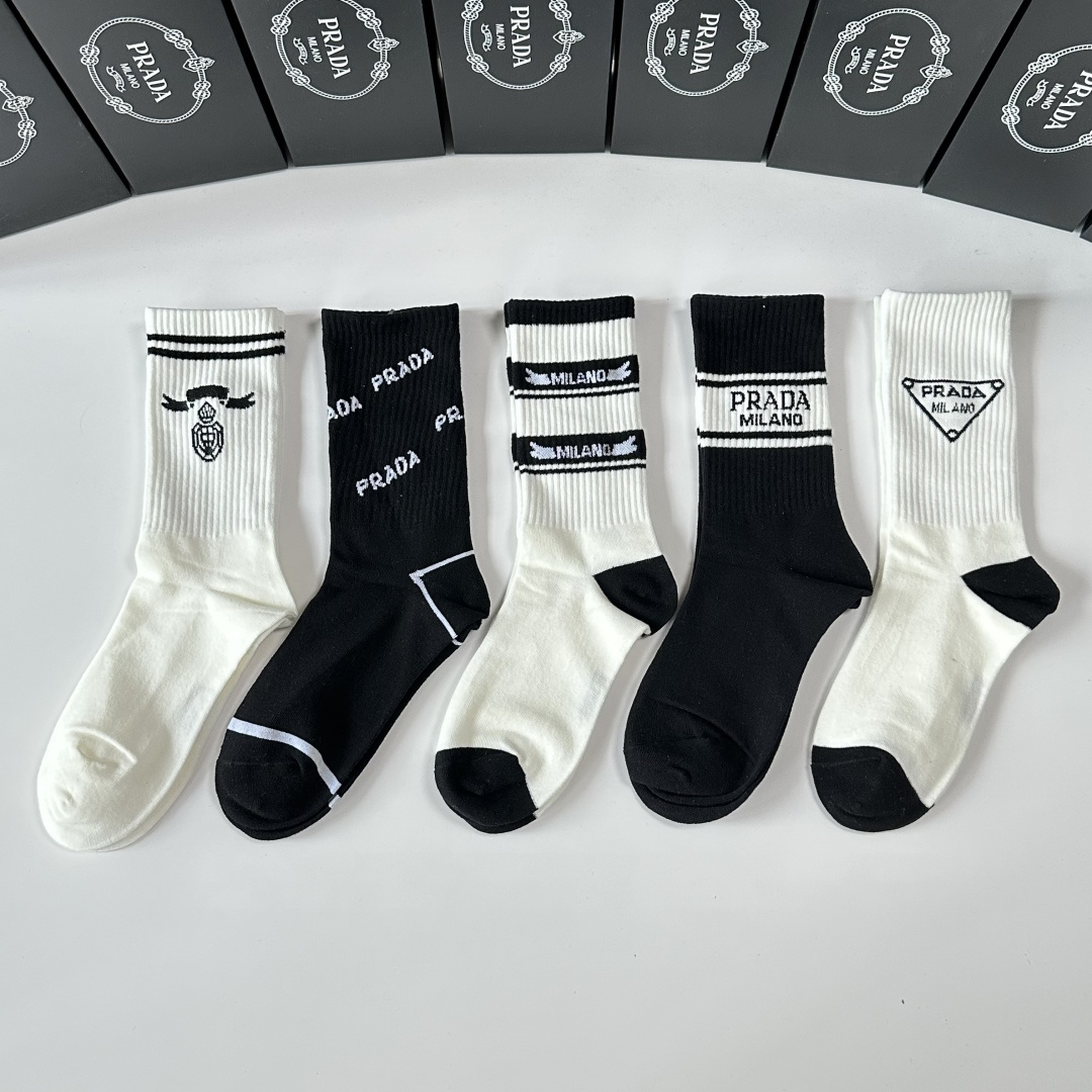 NO:584728,Special counter packaging Prada's new mid-calf socks and piles of socks!  Five pairs in a box, synchronized tube socks at the counter, big brands going out on the street, must-have socks for fashionistas, stockings, socks, prada, prada, socks19860909特配专柜包装 Prada（普拉达）新款中筒袜堆堆袜袜子！一盒五双,专柜同步筒袜袜子,大牌出街,潮人必备超好搭袜子,丝袜,袜子,prada,prada,socks,accessory